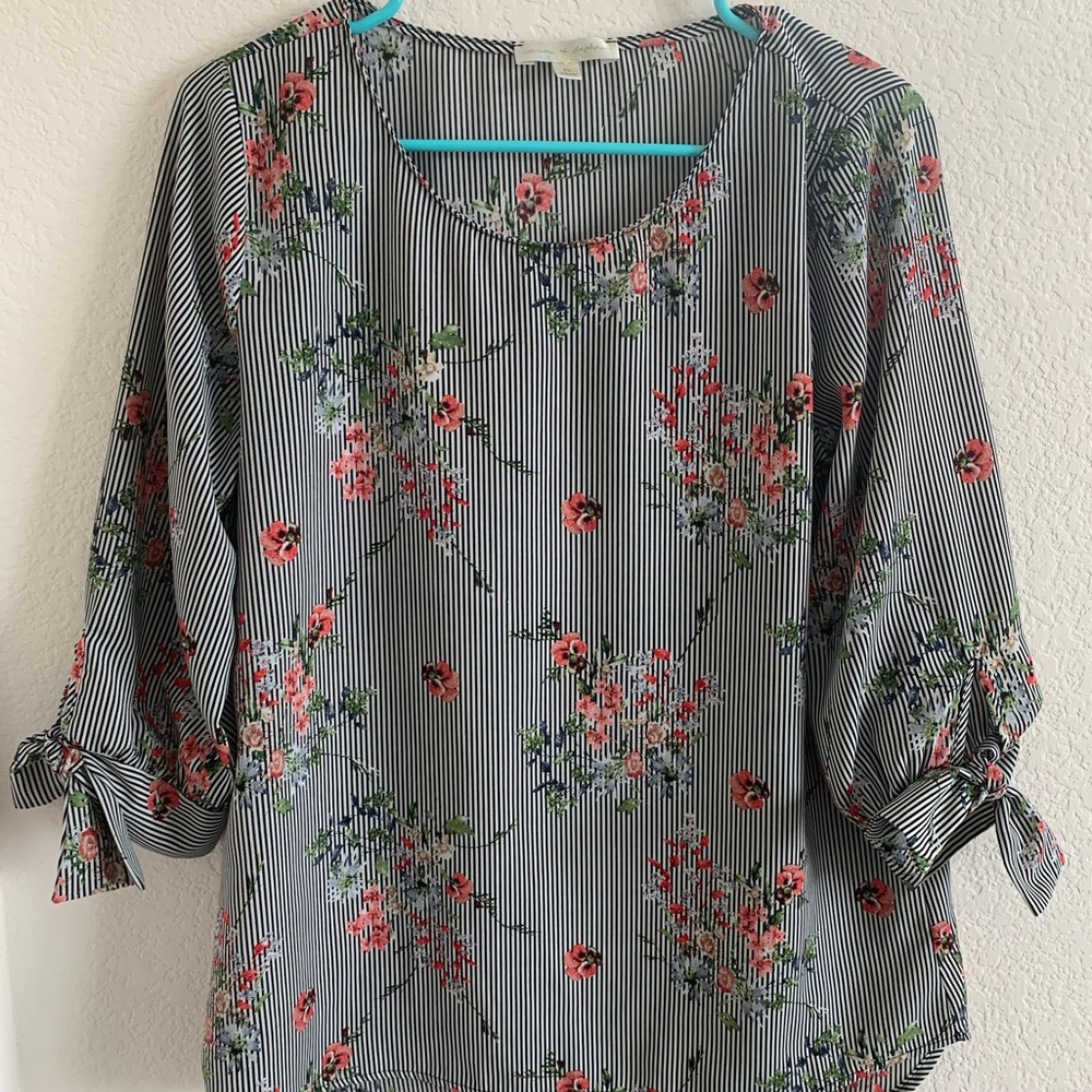 Cute, modest blouse with 3/4 tie sleeves
